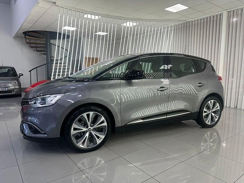 Usado Renault Scénic IV Zen 130 CV (95 kW) 2018 Gris / plata Monovolumen