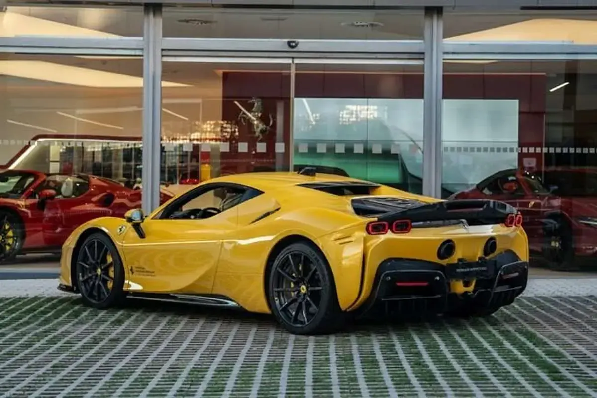 Usado Ferrari SF90 1001 CV (736 kW) 2021 Amarillo Berlina