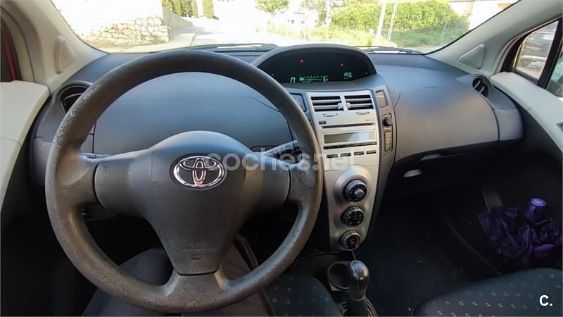 Usado Toyota Yaris Active 90 CV (66 kW) 2008 Rojo Berlina
