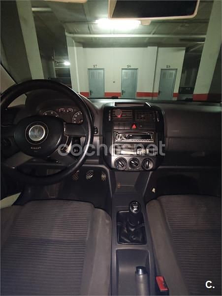 Usado VW Polo Trendline 64 CV (47 kW) 2003 Negro Berlina