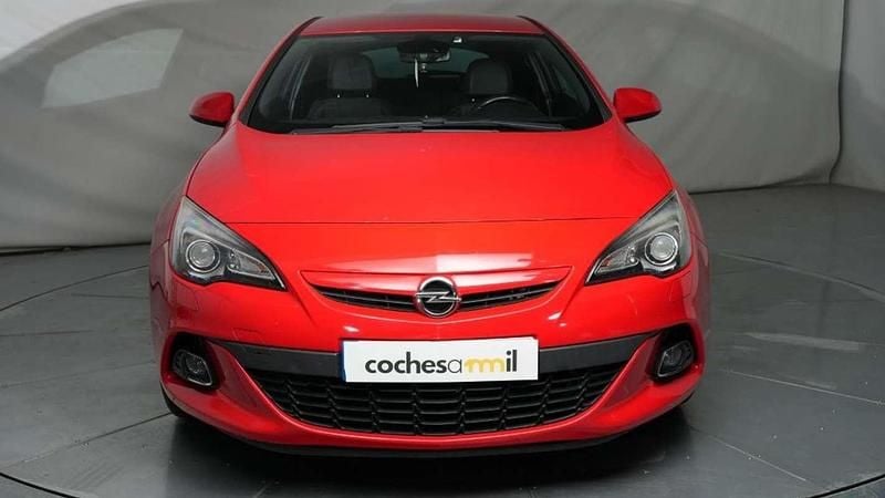 Usado Opel Astra GTC Sportive 140 CV (102 kW) 2017 Rojo Utilitario