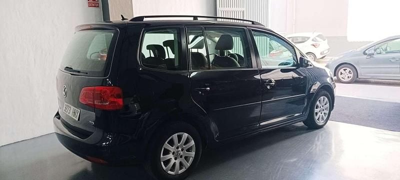 Usado VW Touran Advance 105 CV (77 kW) 2012 Negro Monovolumen