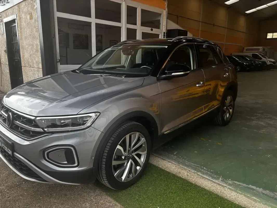 Usado VW T-Roc Life 150 CV (110 kW) 2022 Gris SUV