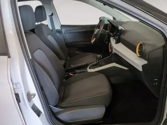 Usado Seat Arona Style 115 CV (84 kW) 2025 Blanco SUV