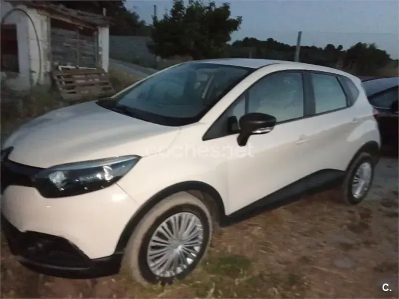 Usado Renault Captur Zen 90 CV (66 kW) 2014 Blanco SUV