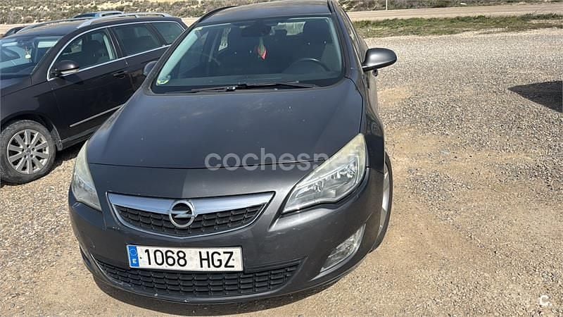Usado Opel Astra Sportive 110 CV (80 kW) 2011 Gris / plata Familiar