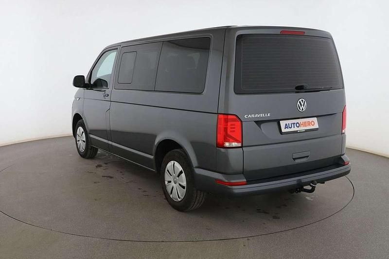 Usado VW Caravelle Trendline 151 CV (111 kW) 2021 Gris Monovolumen