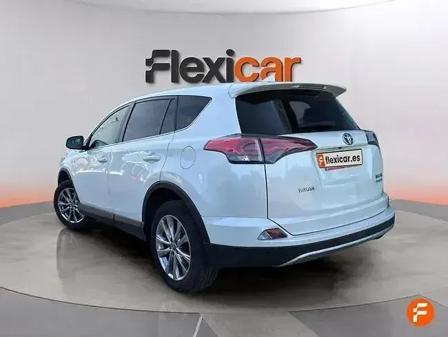 Usado Toyota RAV4 Hybrid Advance 197 CV (144 kW) 2018 Blanco SUV
