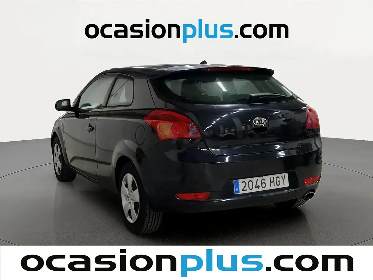 Usado Kia Ceed 90 CV (66 kW) 2011 Negro Utilitario