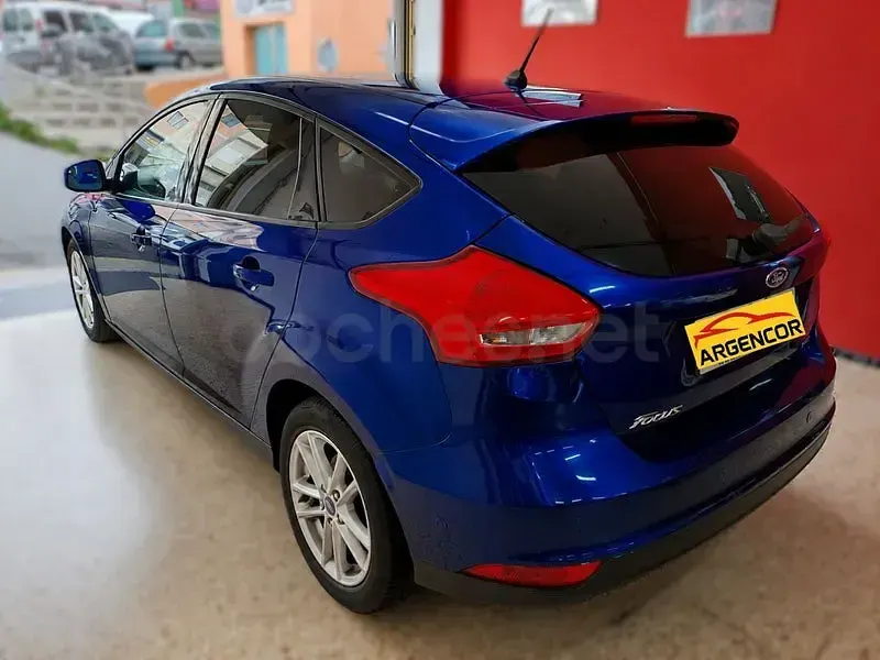 Usado Ford Focus ST-Line 125 CV (91 kW) 2017 Azul Berlina