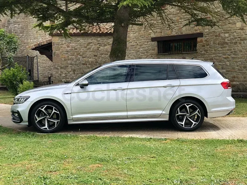 Usado VW Passat R-line 200 CV (147 kW) 2021 Gris / plata Familiar