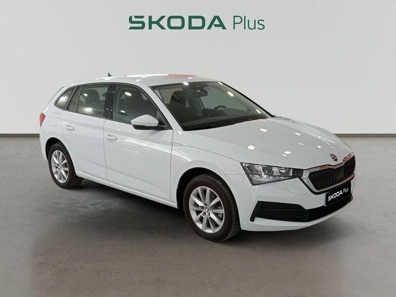 Blanco Usado 2022 Skoda Scala Active Utilitario | 17.290 € (Precio justo) - Imagen 1/4
