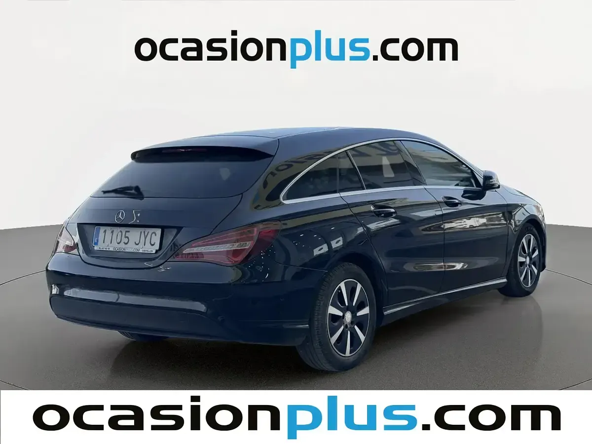 Käytetty Mercedes CLA180 122 HP (89 kW) 2016 Musta Sedan