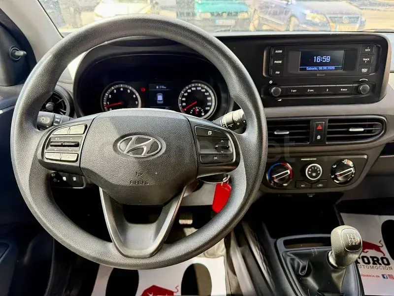 Usado Hyundai i10 67 CV (49 kW) 2022 Azul Utilitario