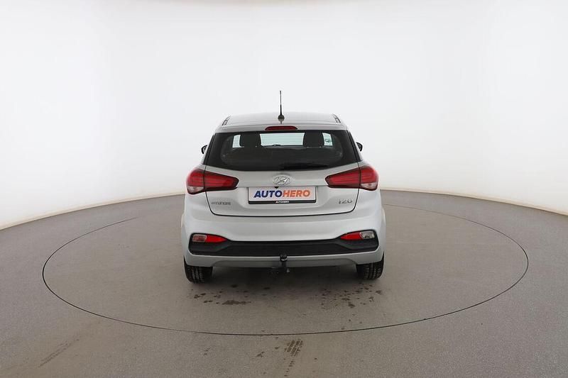 Usado Hyundai i20 75 CV (55 kW) 2019 Gris Utilitario