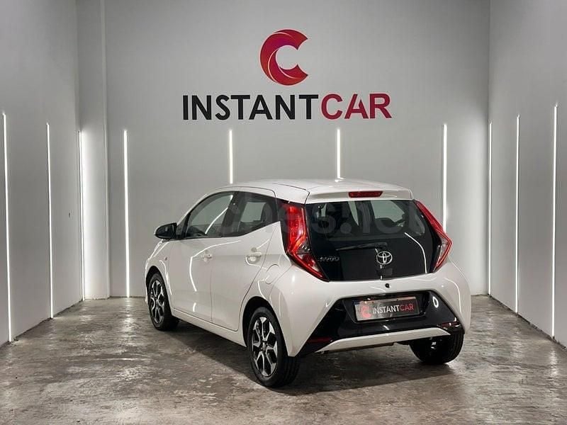 Usado Toyota Aygo X-play 72 CV (52 kW) 2020 Blanco Utilitario