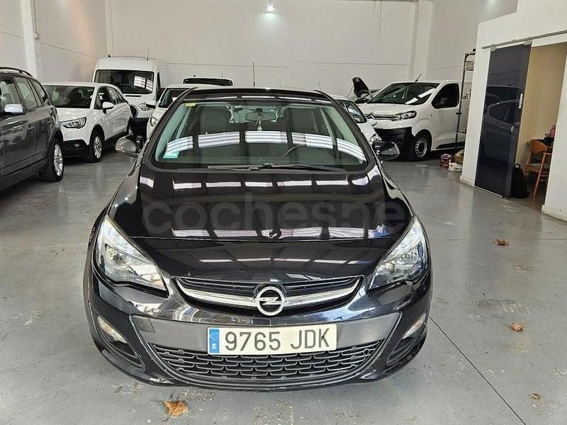 Usado Opel Astra Selective 115 CV (84 kW) 2015 Negro Berlina
