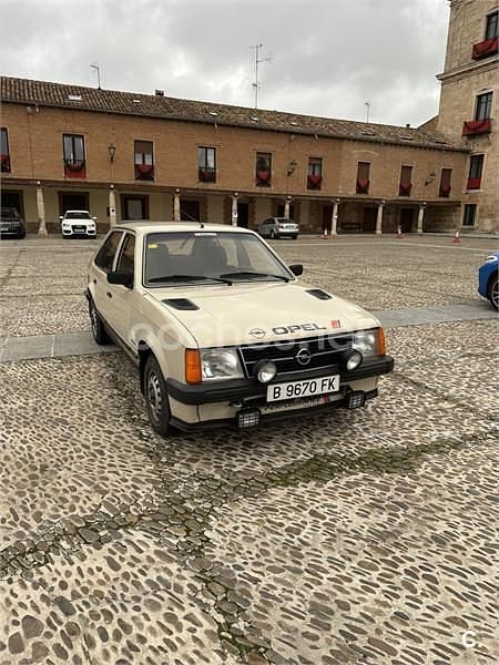 Usado Opel Kadett 55 CV (40 kW) 1982 Beige Familiar