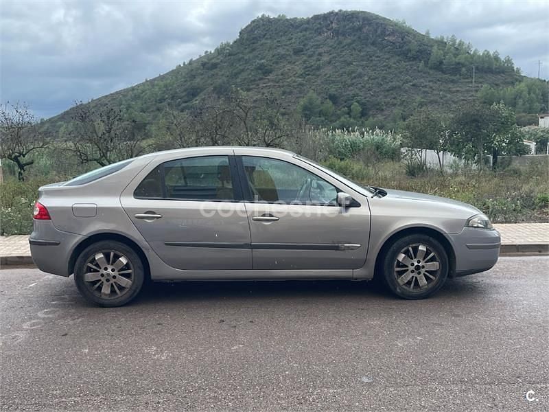 Gris / plata Usado 2006 Renault Laguna II Authentique Berlina | 2900 € (Buen precio) - Imagen 1/4