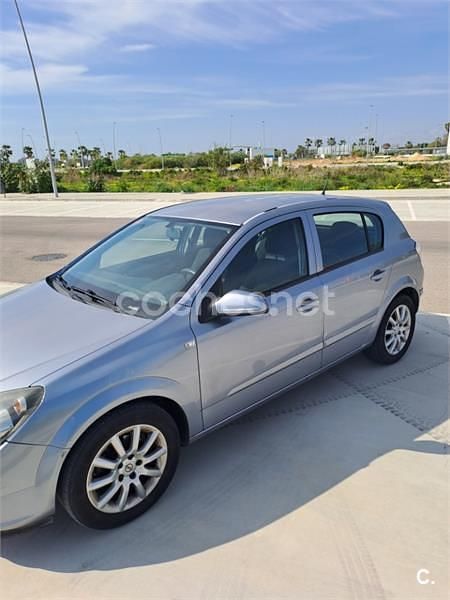 Usado Opel Astra Enjoy 90 CV (66 kW) 2007 Gris / plata Berlina