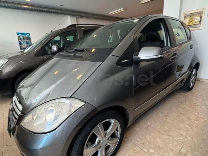 Usado Mercedes A160 Avantgarde 95 CV (69 kW) 2010 Gris / plata Monovolumen