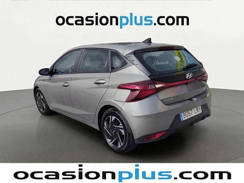 Usado Hyundai i20 101 CV (74 kW) 2022 Gris Utilitario