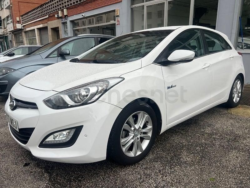 Usado Hyundai i30 110 CV (80 kW) 2013 Blanco Berlina