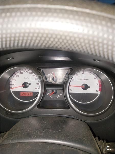 Usado Suzuki Ignis 99 CV (72 kW) 2004 Gris / plata Utilitario