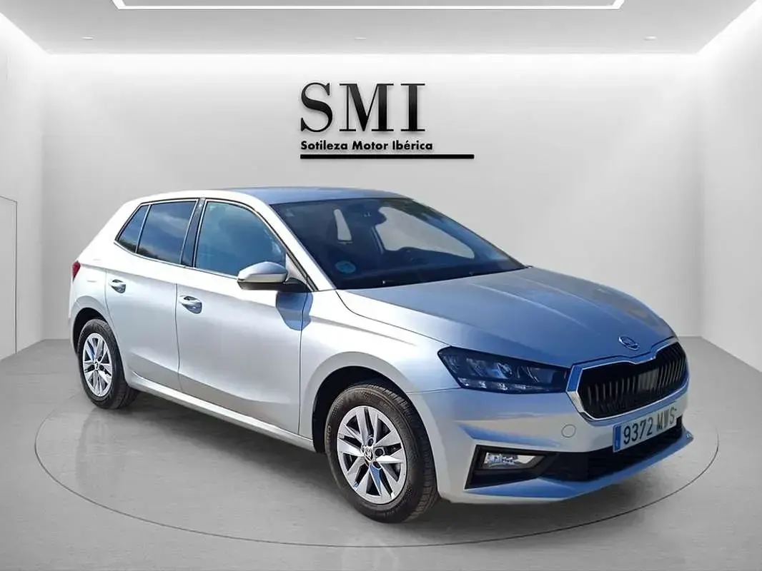 Usado Skoda Fabia Selection 95 CV (69 kW) 2024 Gris Utilitario