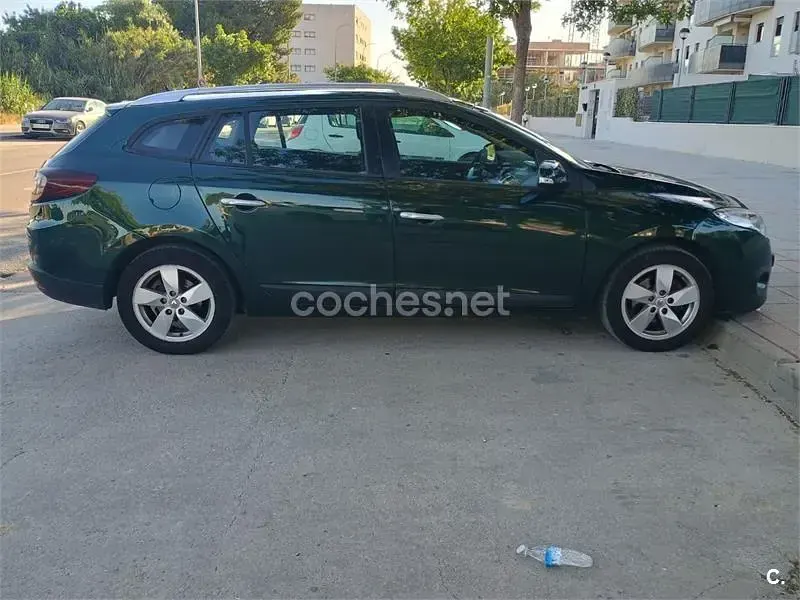 Usado Renault Mégane GrandTour Dynamique 105 CV (77 kW) 2009 Verde Familiar