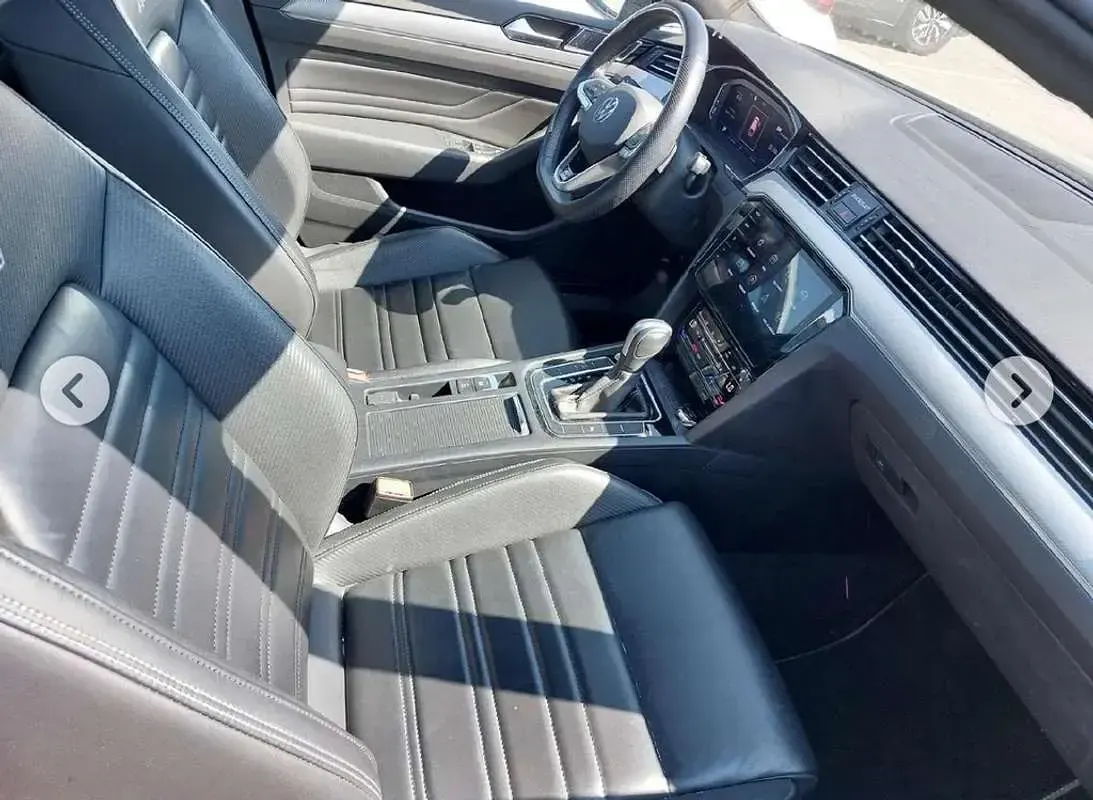Usado VW Passat R-line 150 CV (110 kW) 2023 Gris Familiar