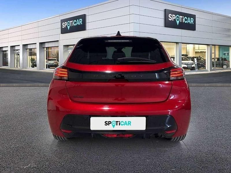 Usado Peugeot 208 Allure 102 CV (75 kW) 2024 Rojo Utilitario