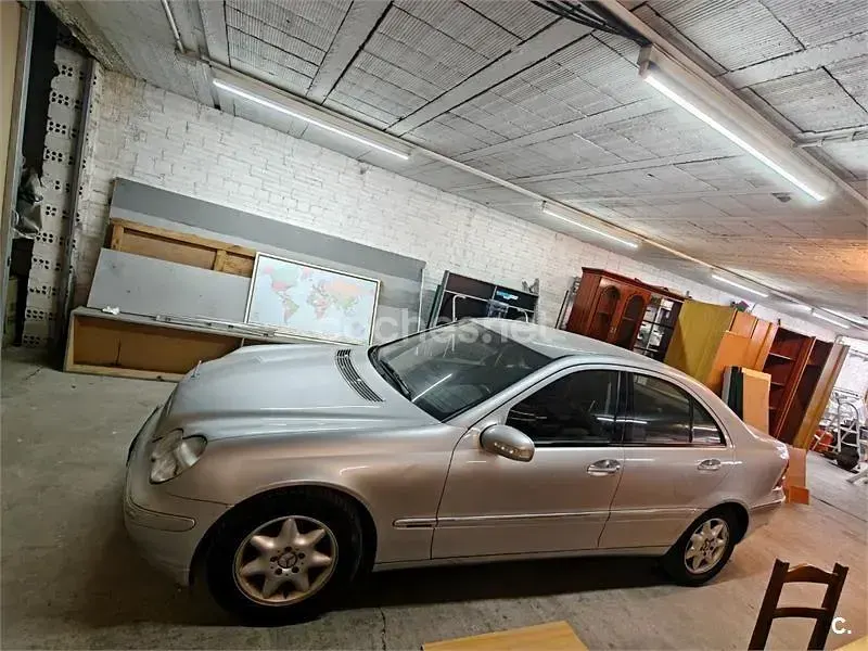 Usado Mercedes C220 Elegance 143 CV (105 kW) 2002 Gris / plata Berlina
