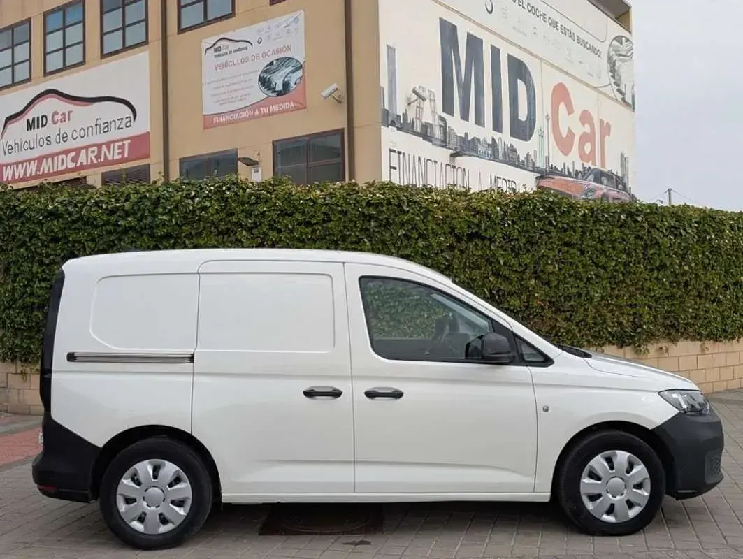 Usado VW Caddy 102 CV (75 kW) 2021 Blanco Monovolumen