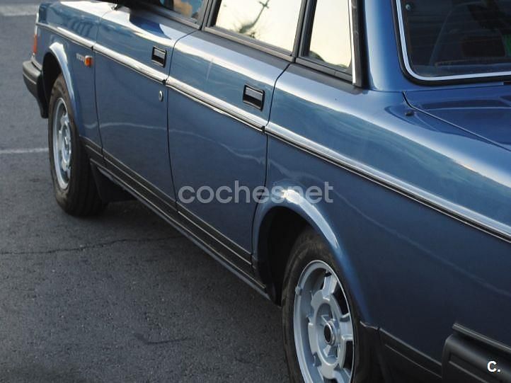 Usado Volvo 240 115 CV (84 kW) 1988 Azul Berlina
