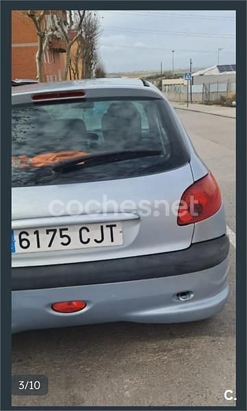 Usado Peugeot 206 70 CV (51 kW) 2003 Azul Berlina