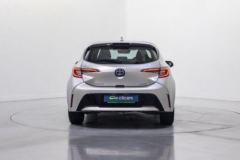 Usado Toyota Corolla Active 122 CV (89 kW) 2021 Gris Berlina