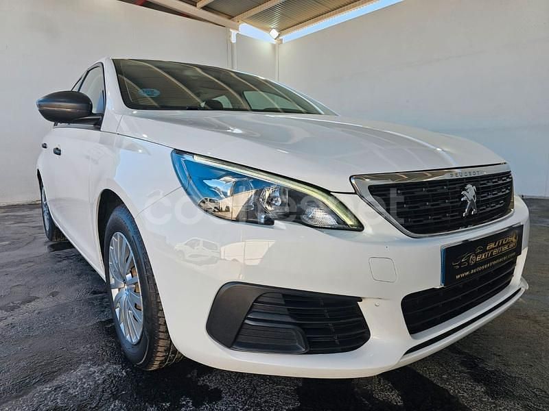Usado Peugeot 308 Access 100 CV (73 kW) 2019 Blanco Berlina