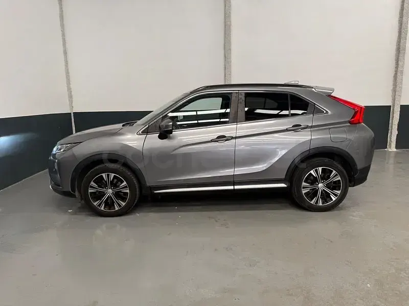 Usado Mitsubishi Eclipse Cross Motion 163 CV (119 kW) 2019 Gris / plata SUV