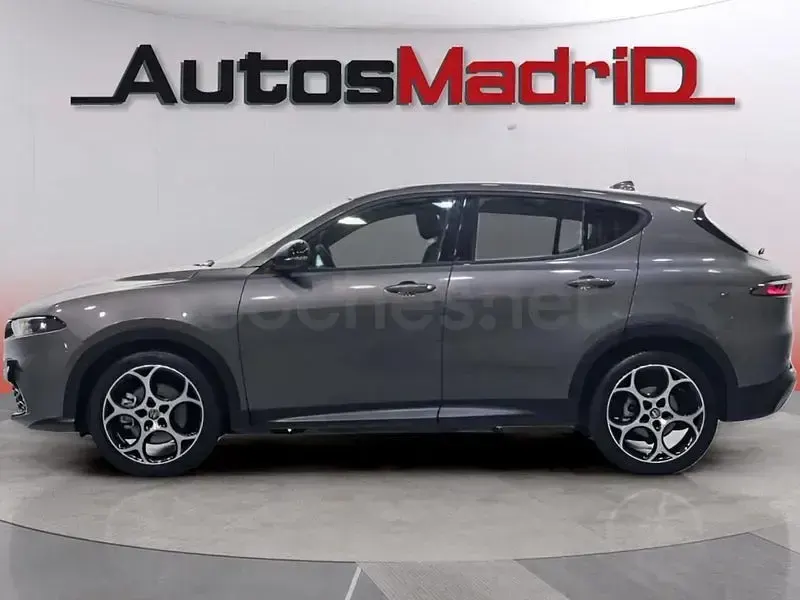 Usado Alfa Romeo Tonale Sprint 130 CV (95 kW) 2024 Gris / plata SUV