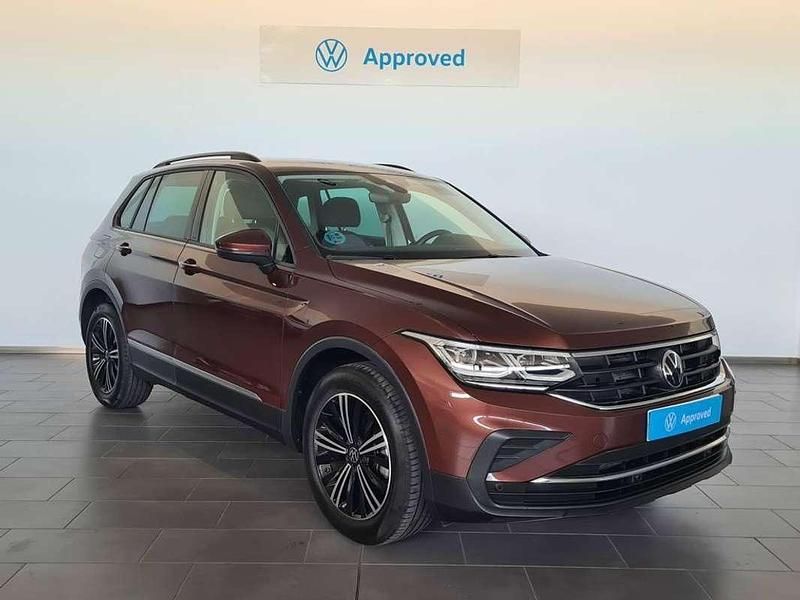 Marrón Usado 2023 VW Tiguan Life SUV | 32.000 € (Precio justo) - Imagen 1/4