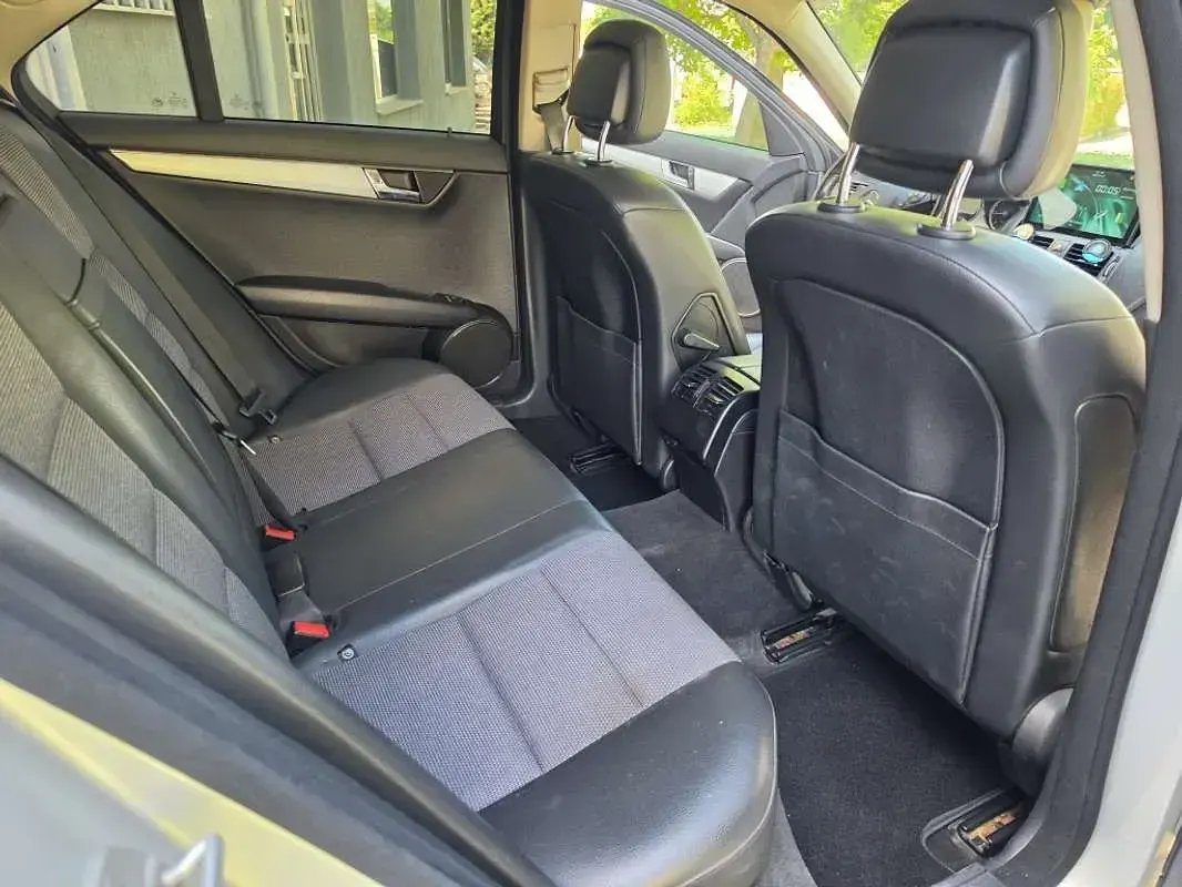Usado Mercedes C200 Avantgarde 136 CV (100 kW) 2010 Gris Berlina