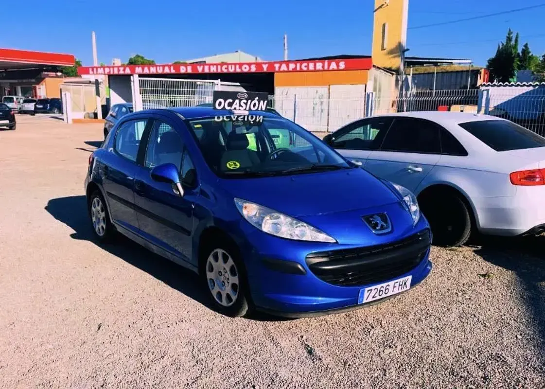Usado Peugeot 207 69 CV (50 kW) 2007 Azul Utilitario