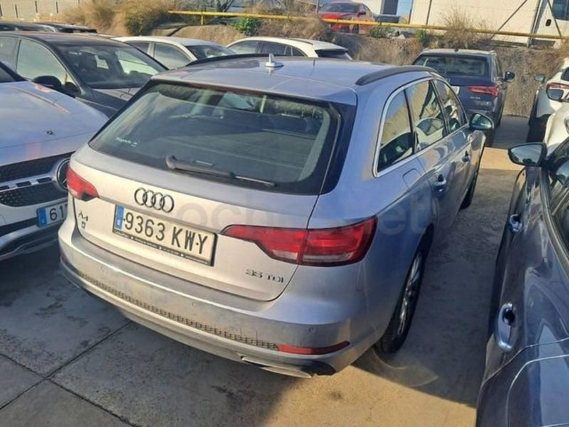 Usado Audi A4 Advanced Plus 150 CV (110 kW) 2019 Gris / plata Familiar