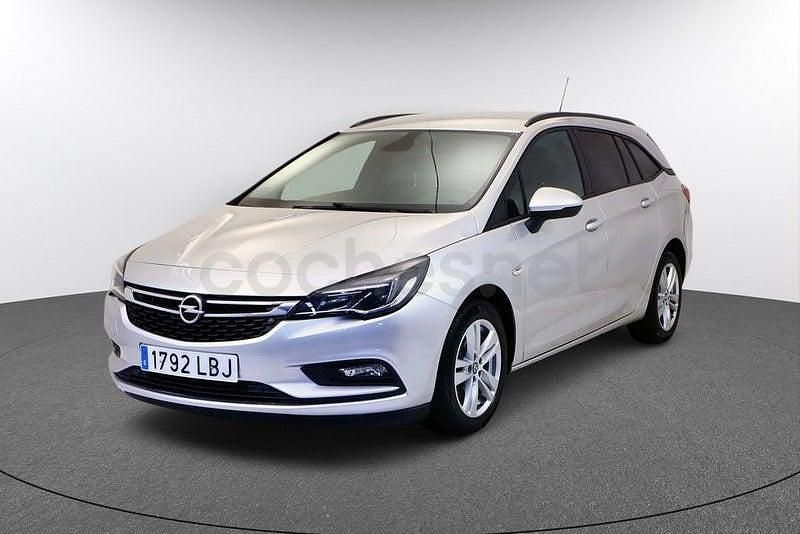 Usado Opel Astra Selective 110 CV (80 kW) 2019 Gris / plata Berlina