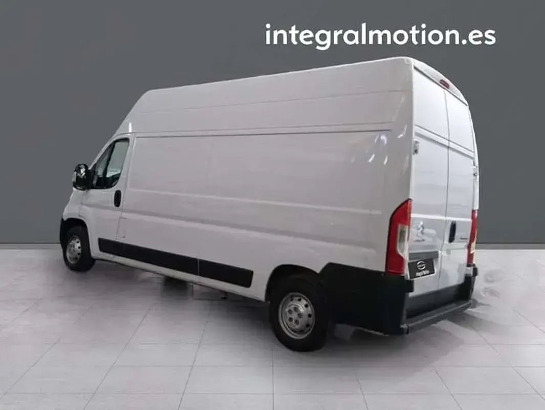 Usado Citroën Jumper 140 CV (102 kW) 2023 Blanco Monovolumen