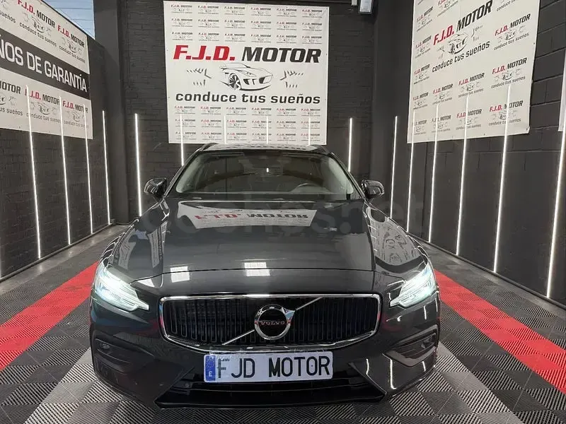 Usado Volvo V60 Momentum 150 CV (110 kW) 2018 Gris / plata Familiar