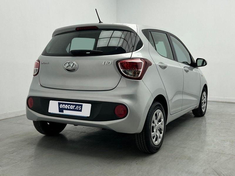 Usado Hyundai i10 67 CV (49 kW) 2018 Gris Utilitario