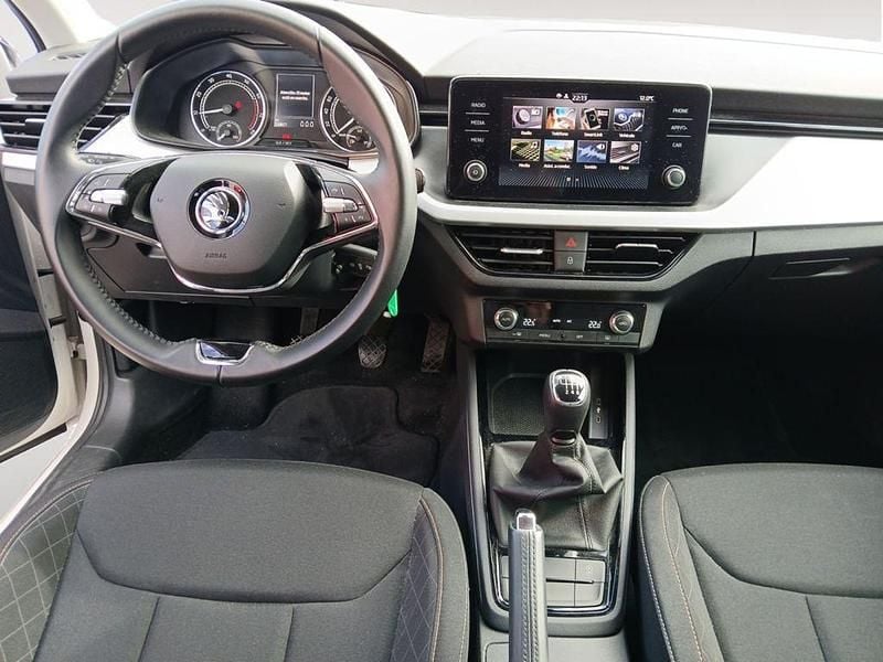 Usado Skoda Scala Ambition 110 CV (80 kW) 2021 Blanco Utilitario