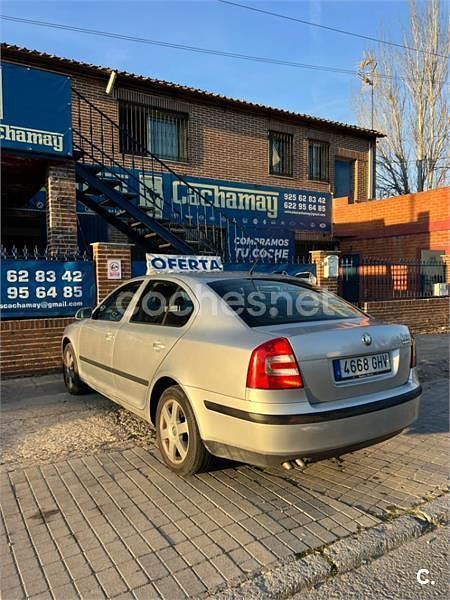 Usado Skoda Octavia Active 105 CV (77 kW) 2008 Gris / plata Berlina